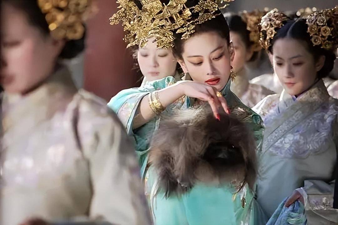 “足球宝贝”张馨予：大黑牛送的一块石头，让她成了全网的笑话