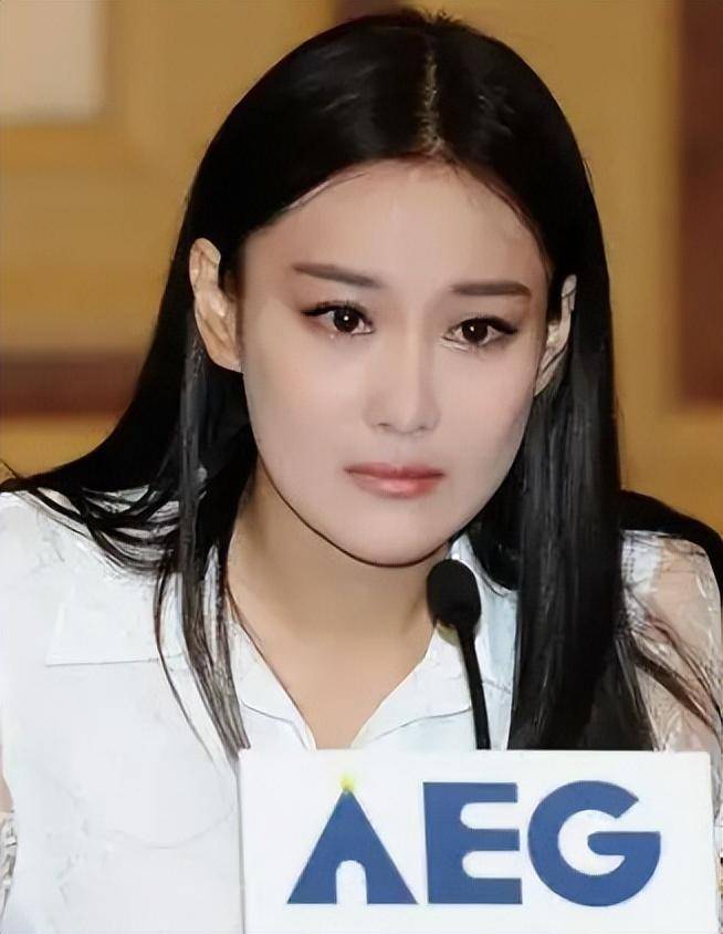 “足球宝贝”张馨予：大黑牛送的一块石头，让她成了全网的笑话