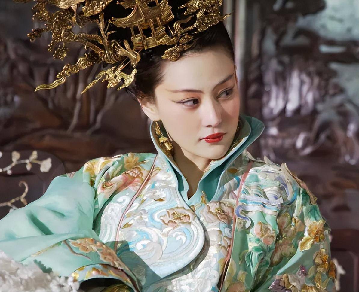 “足球宝贝”张馨予：大黑牛送的一块石头，让她成了全网的笑话