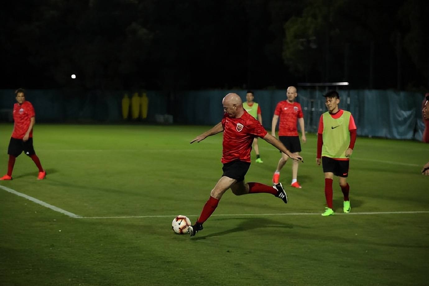 国际足联主席深夜送祝福，海港球迷却集体破防，三连冠中超冠军，谁能做到？
