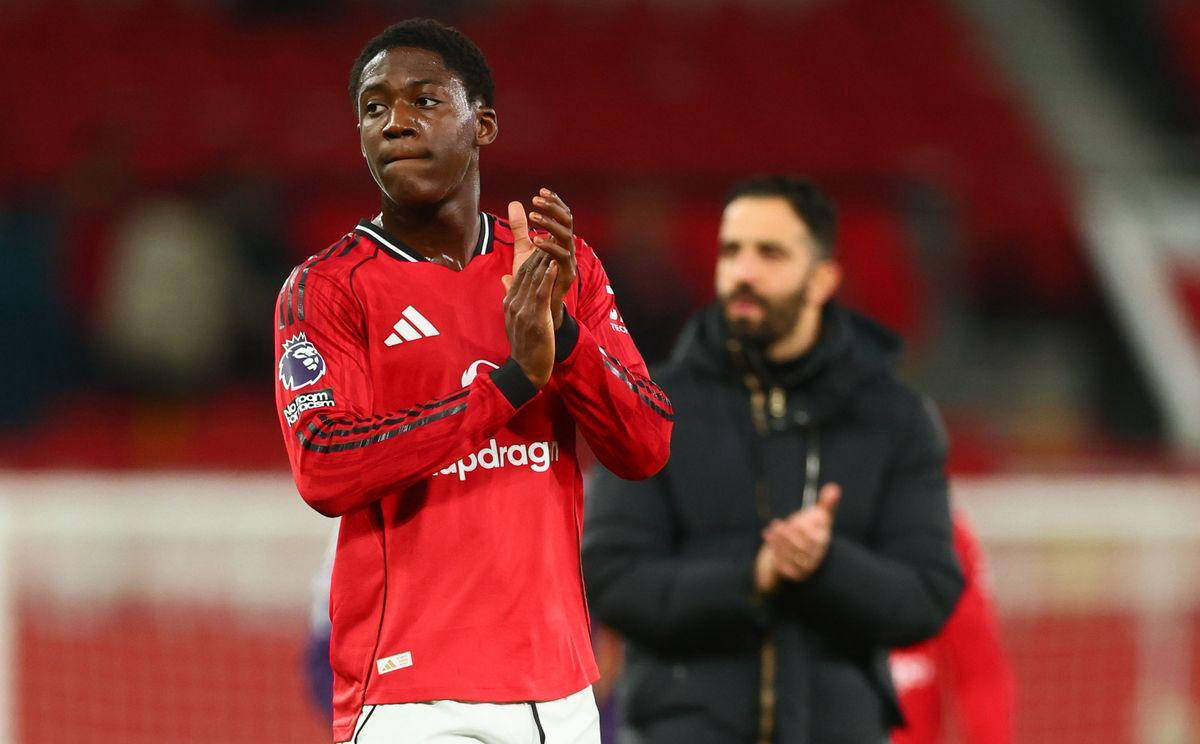 梅努遭前英超球星严厉批评：曼联表现未达预期！转会传闻不断却难获信任