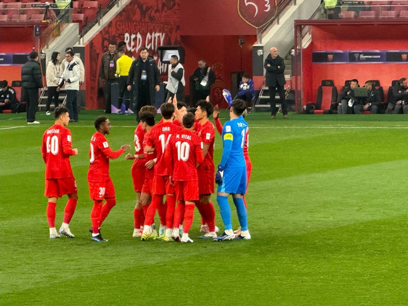 中国足球有希望了！中超冬窗大变天！本土年轻球员崛起，是机遇还是泡沫？